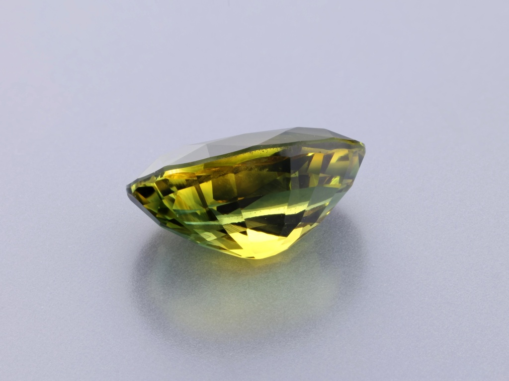 Parti Sapphire 9.47x6.32mm Oval