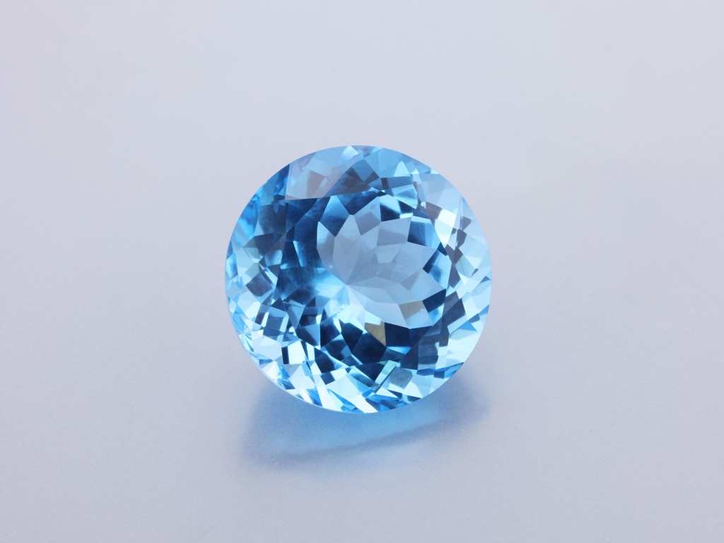 Topaz  15mm Round Medium Blue 
