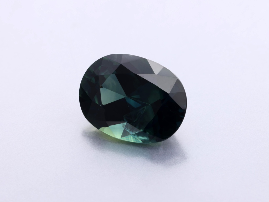 Australian Green Sapphire 8.1 x 6.1 x3.9mm Oval