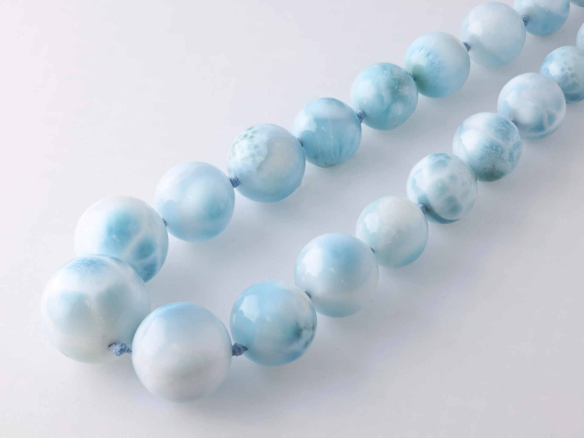 Larimar Graduated 10-20mm Round Polished Strand