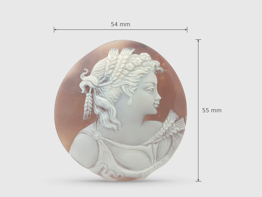 Cameo Lady's head 55x54mm Round