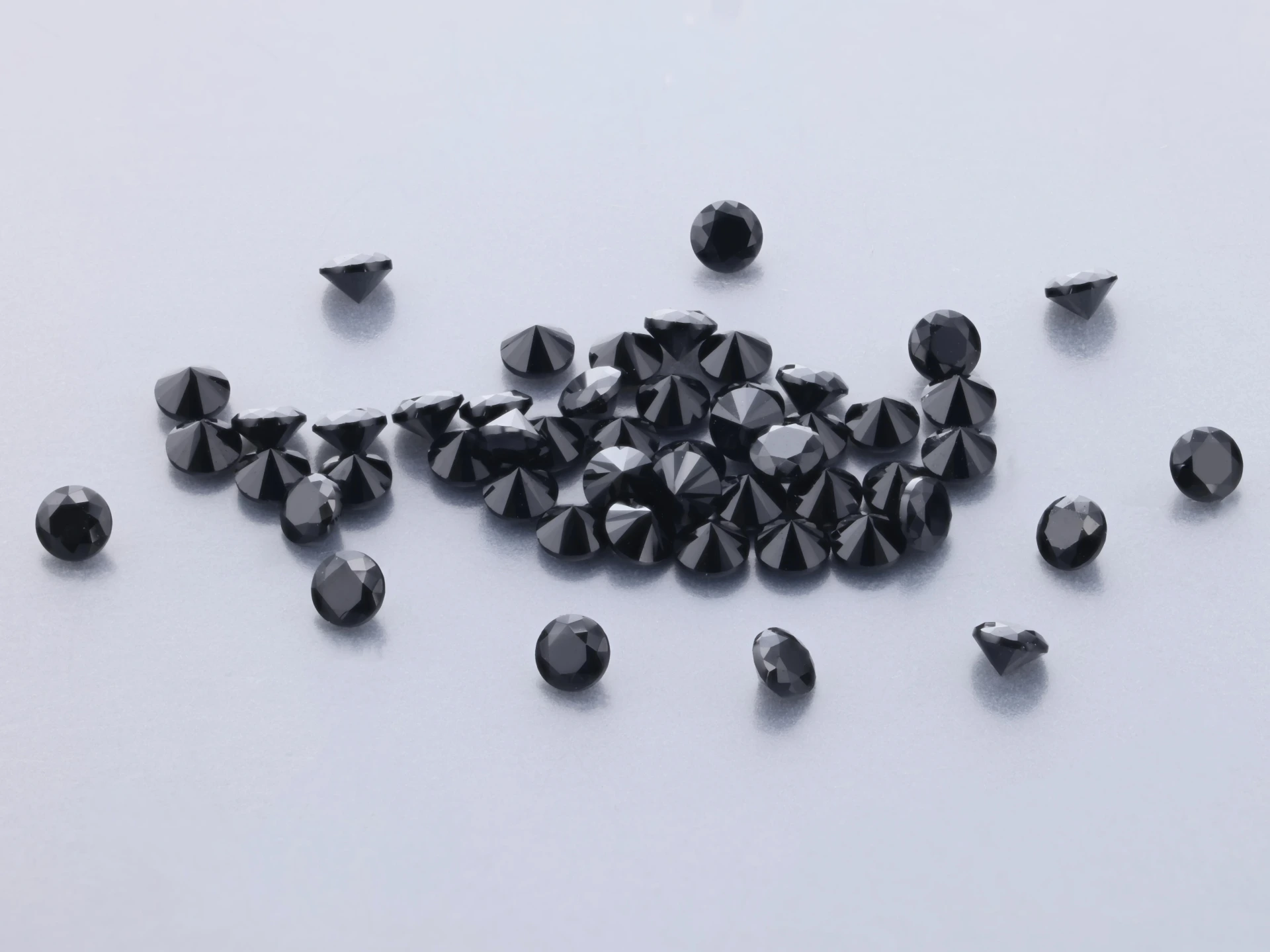 [LKRB0150P1] Black Spinel 1.50mm Round Signity