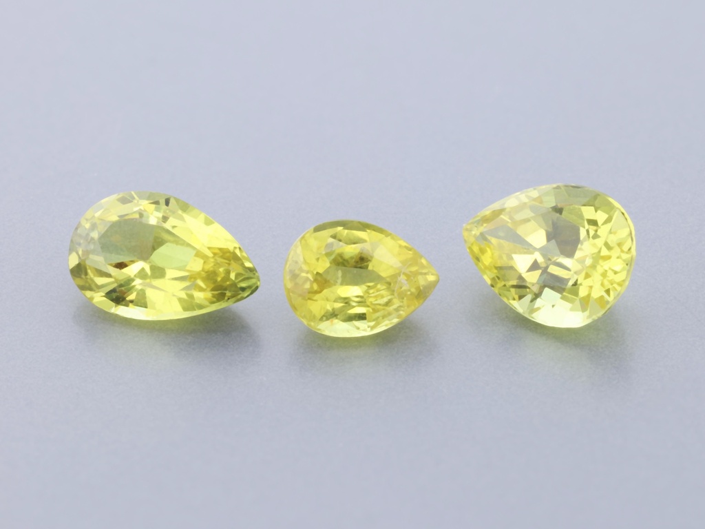 Yellow Sapphire 4.5x3.4mm - 5.5x4.2mm +/- Pear Shape Set of 3