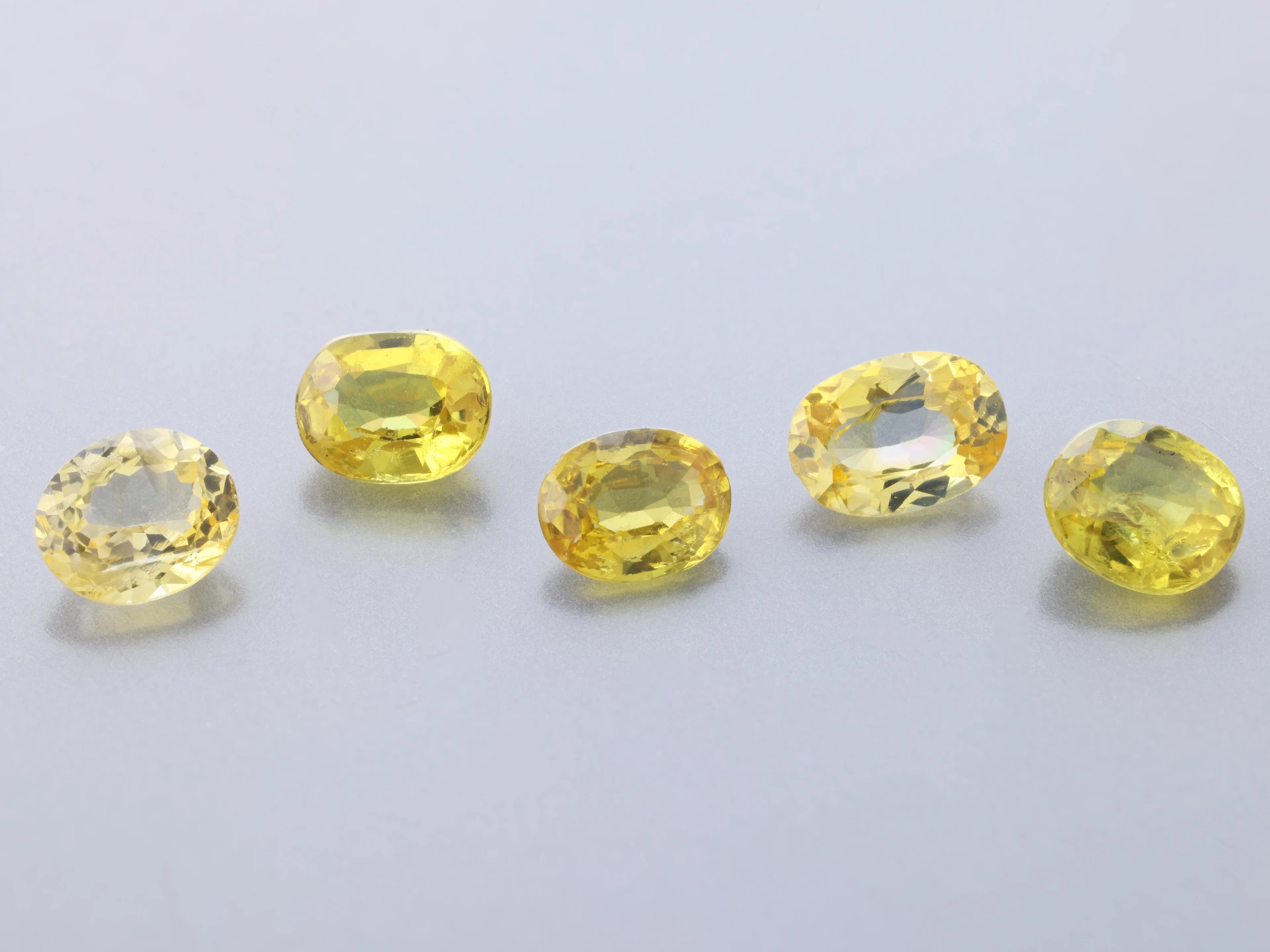 Yellow Sapphire 4x3mm +/- Oval Mixed Set of 5