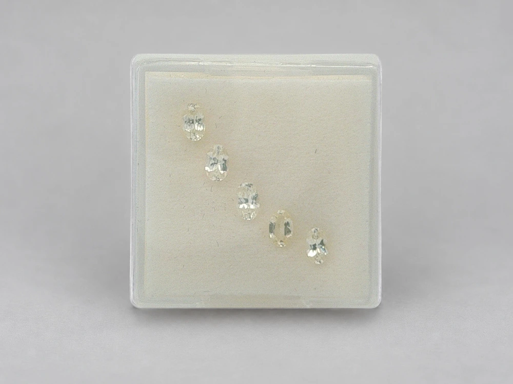 Light Yellow Sapphire +/-4x2.5mm Oval Mixed Set of 5