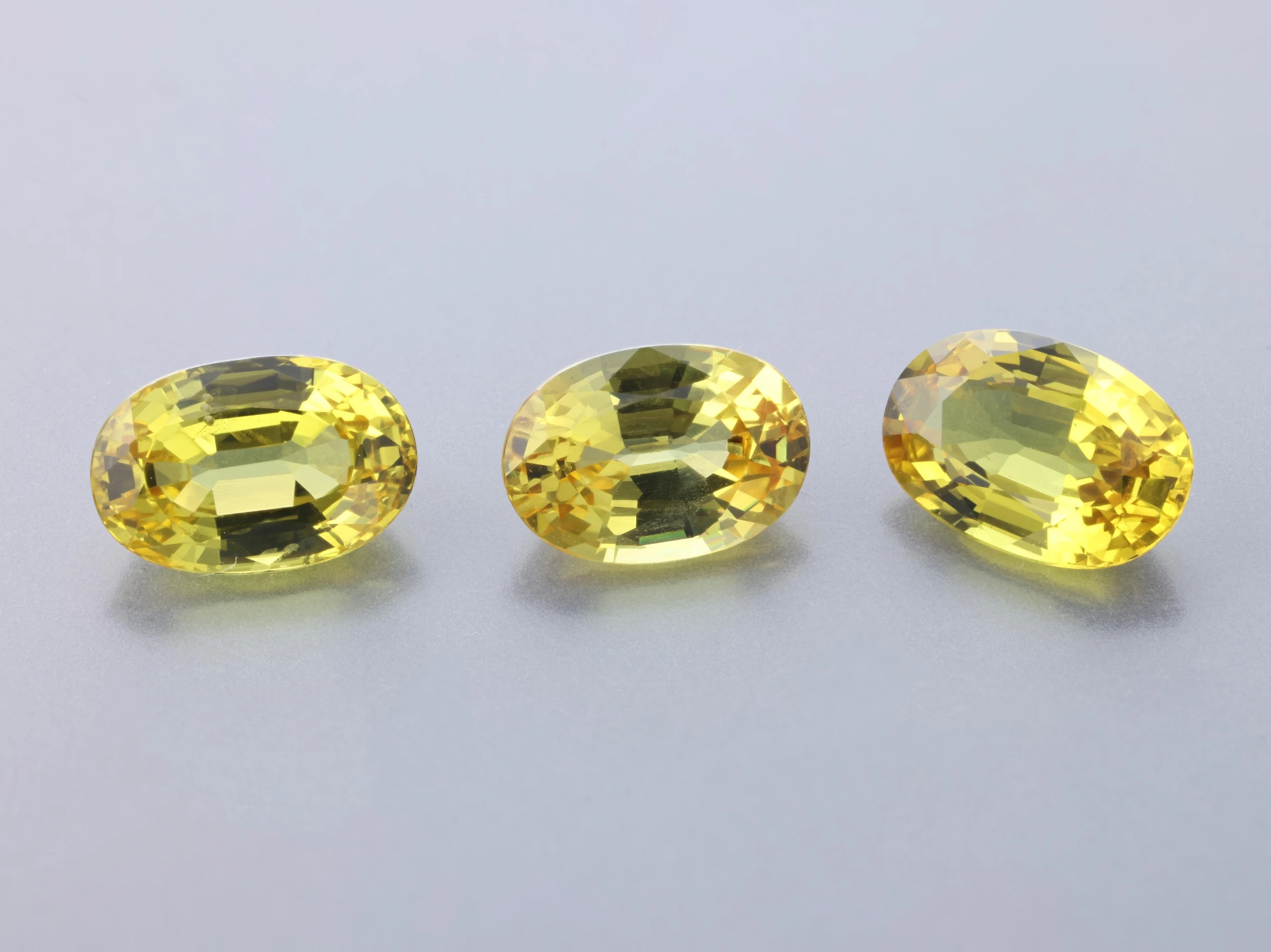 Yellow Sapphire +/-6x4mm Oval Set of 3