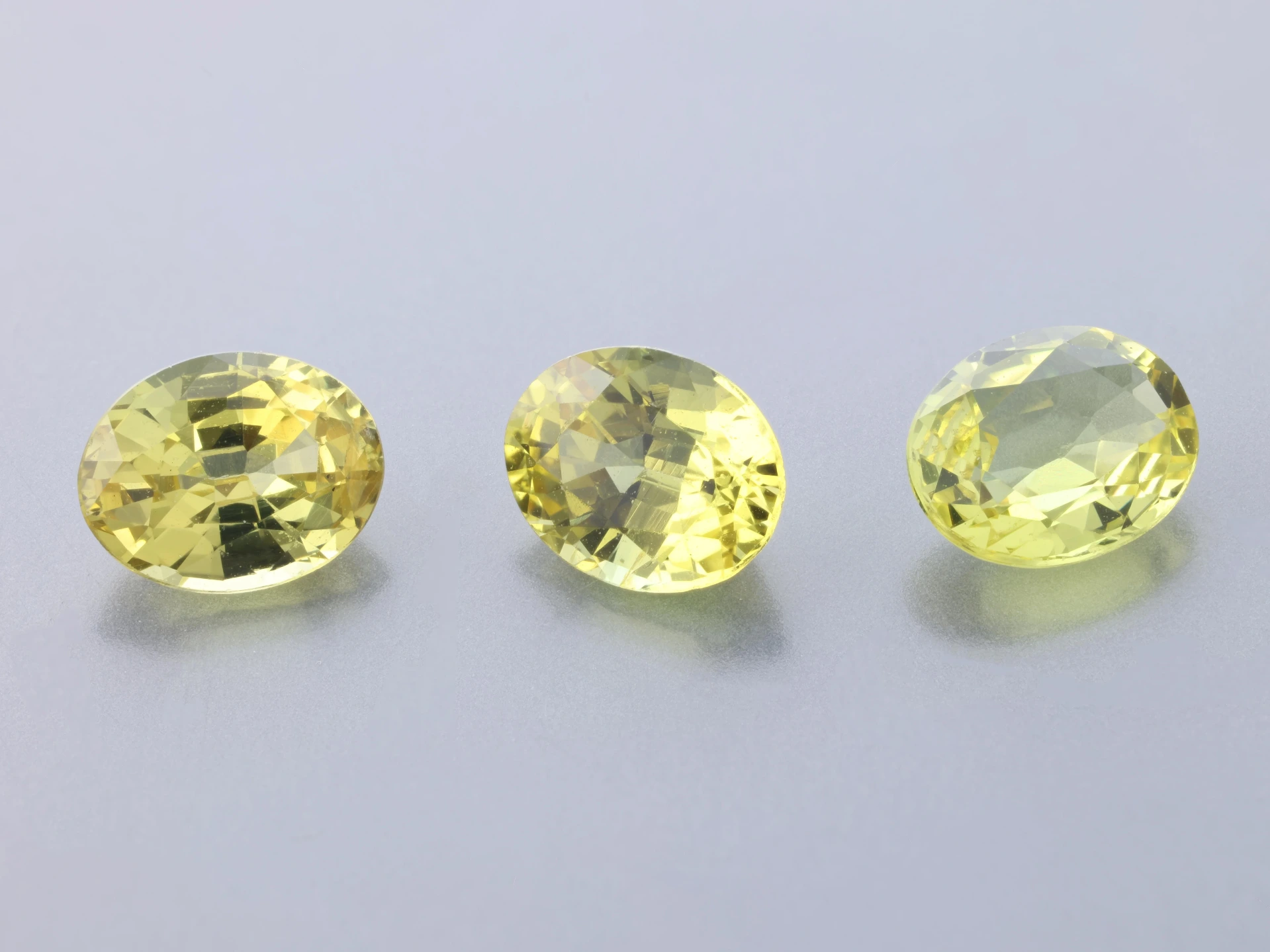 Yellow Sapphire +/-5x4mm Oval Set of 3