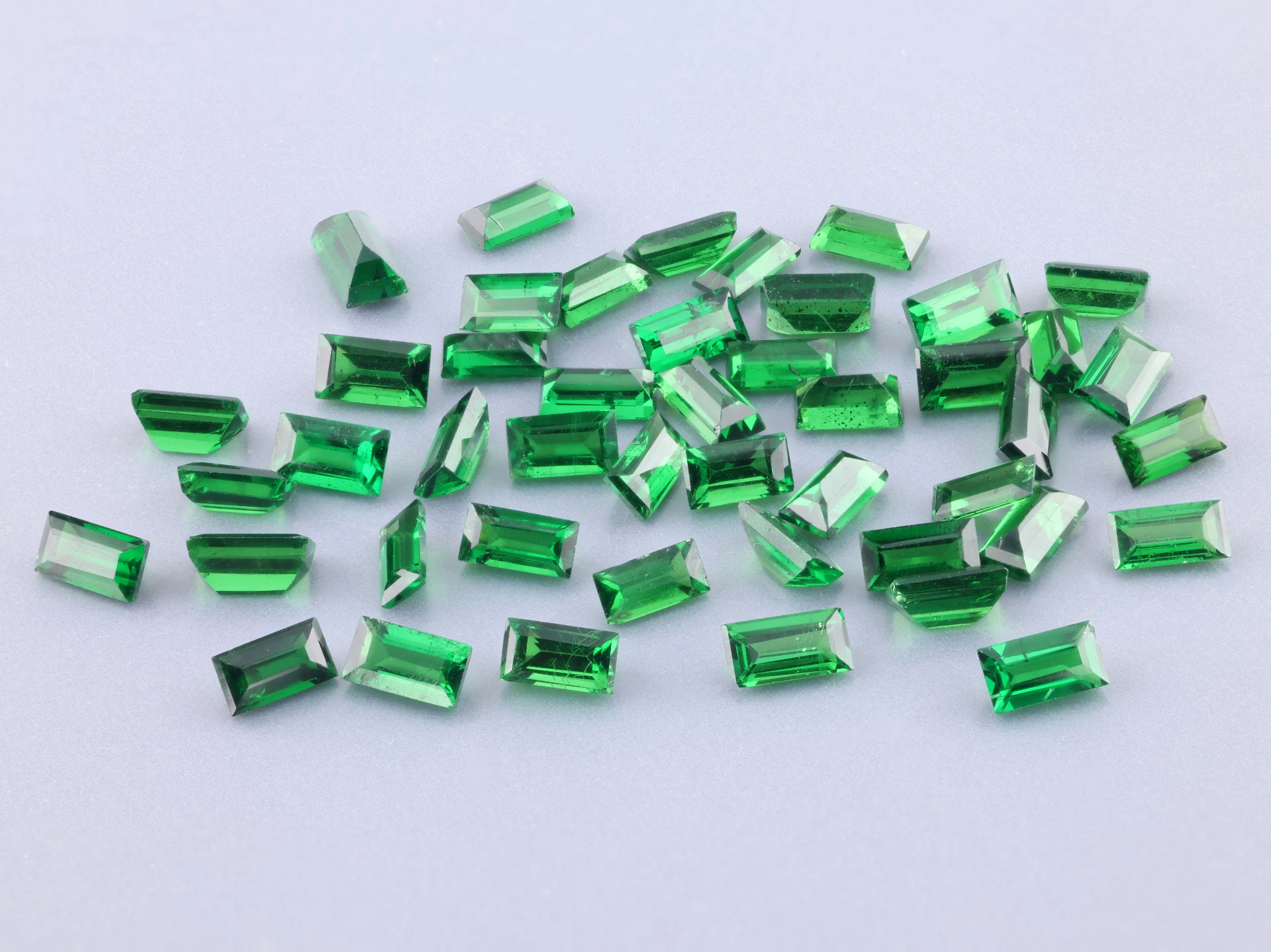 Tsavorite Garnet 4x2mm +/- Baguette
