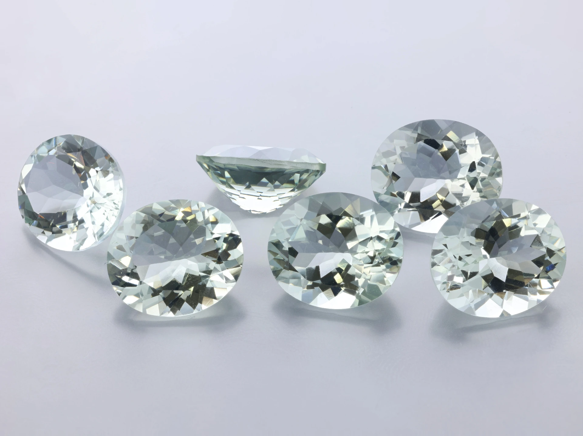 [QMVB1412] Mint Quartz 14x12mm Oval