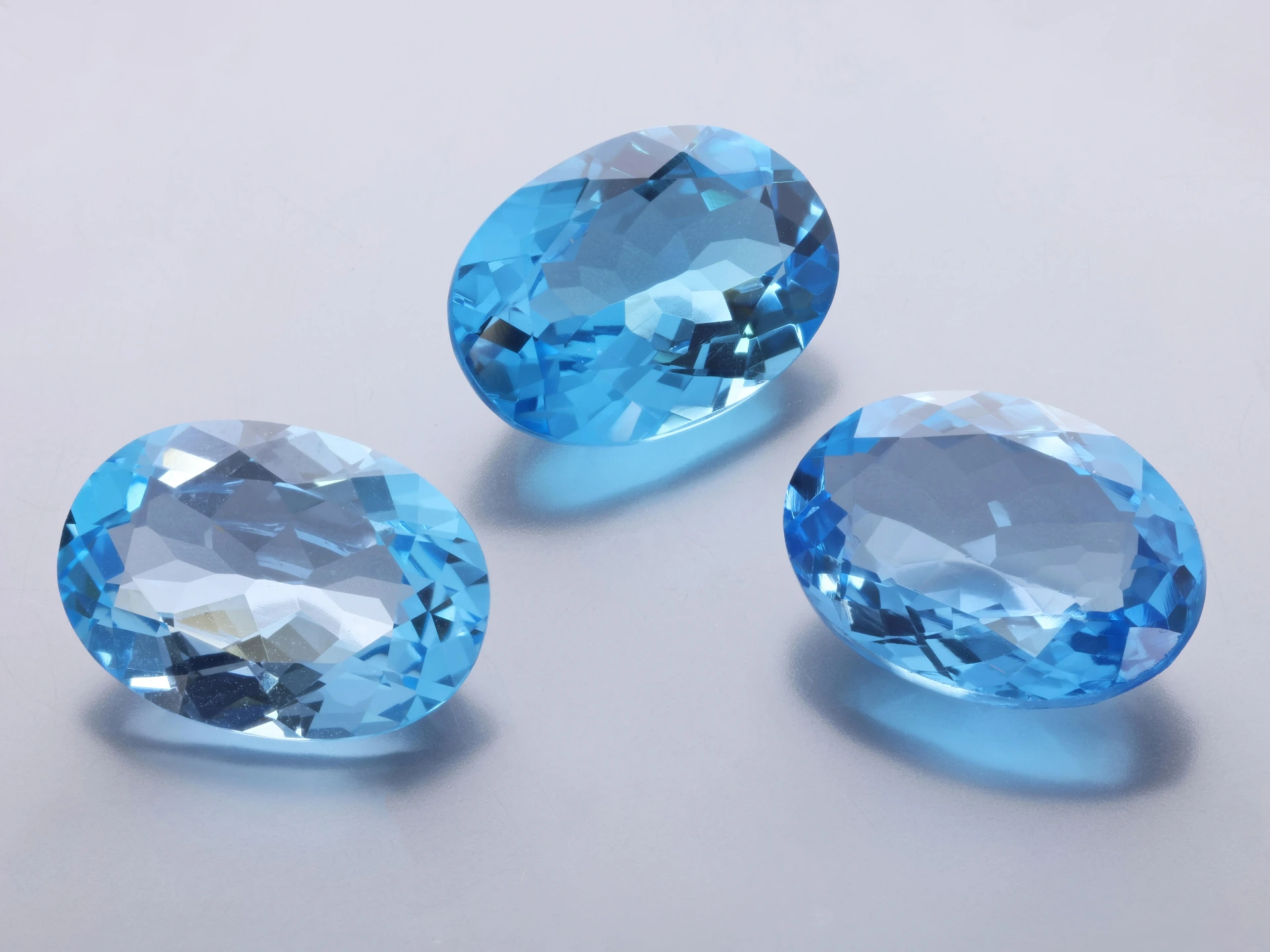 Topaz 14x10mm Oval Medium Blue