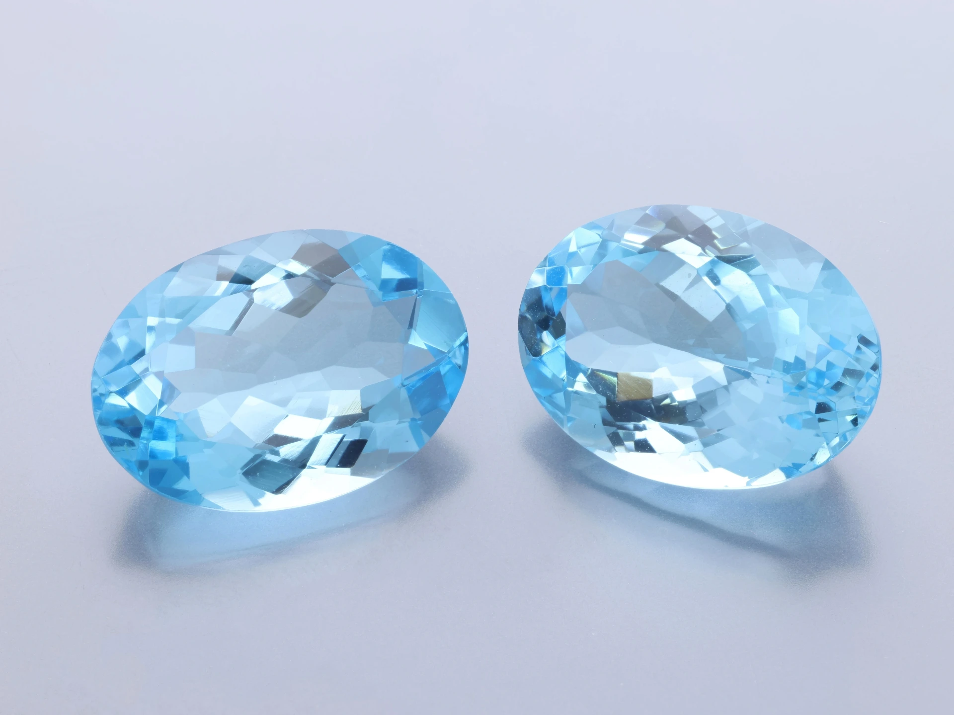 Topaz 18x13mm Oval Light Blue 