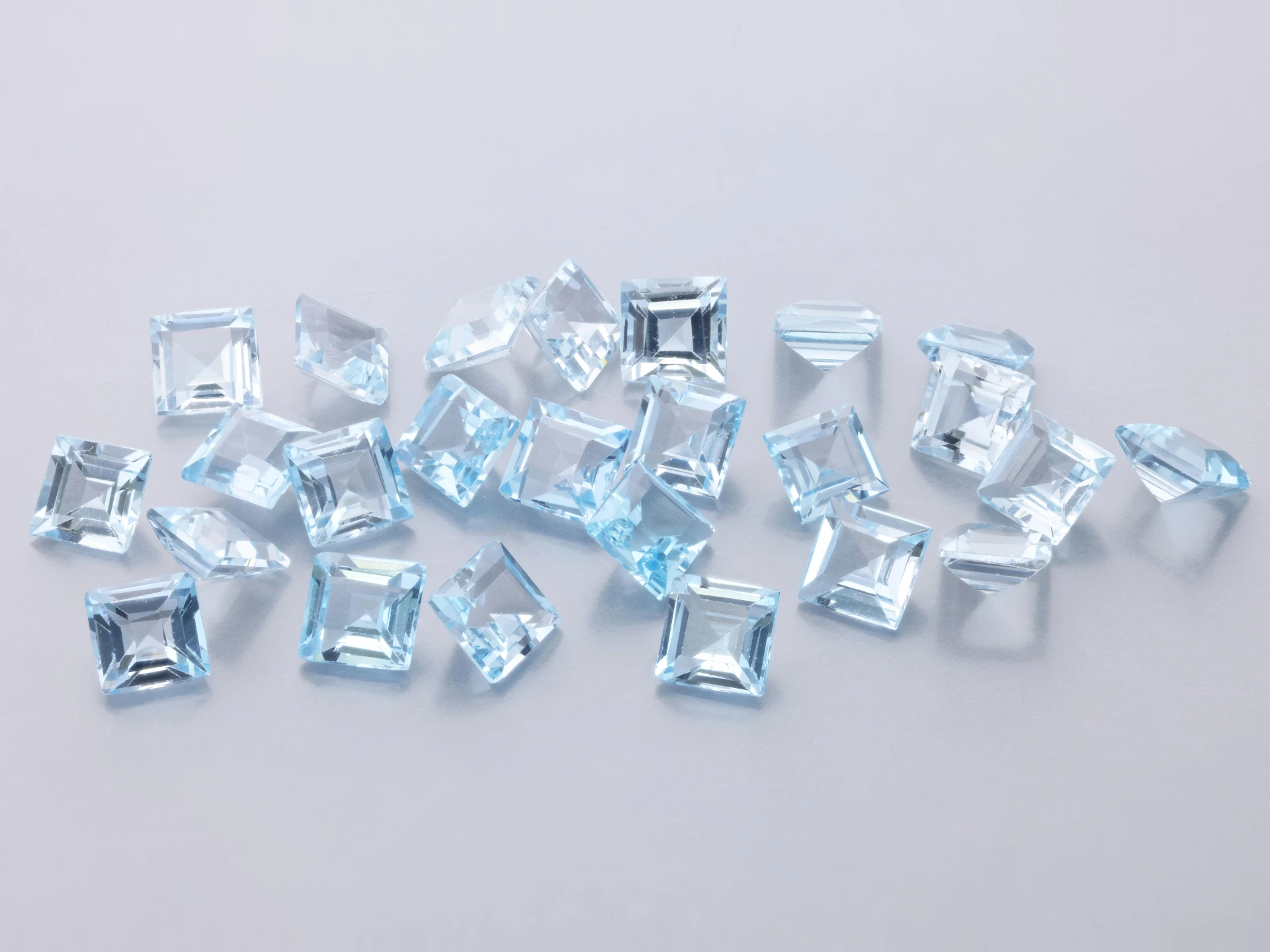 Topaz 3.00mm Carre Cut Light Blue