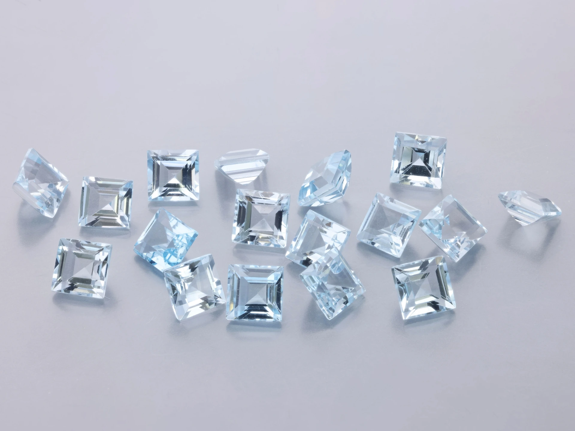 Topaz 3.50mm Carre Cut Light Blue