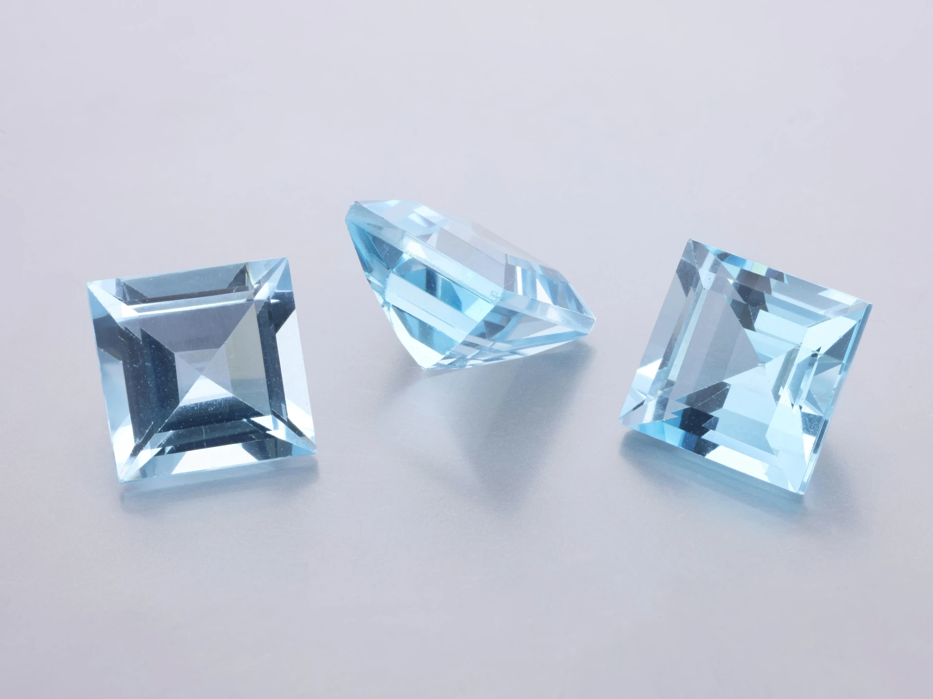 Topaz 8.00mm Carre Cut Light Blue