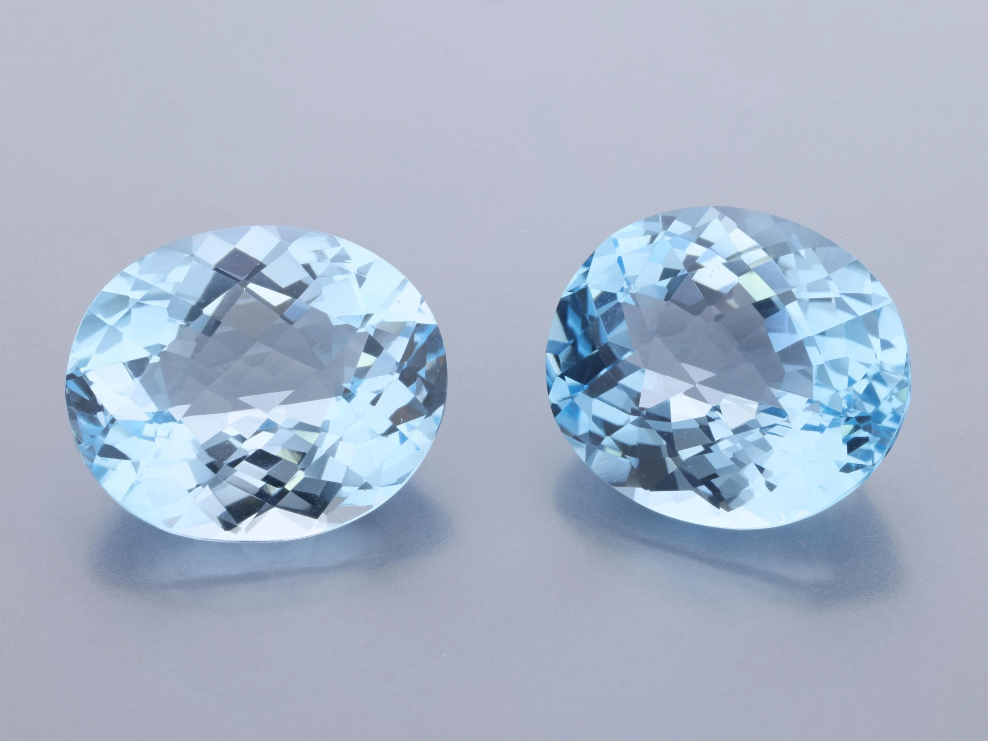 Topaz 14x12mm Oval Chequerboard Light Blue  