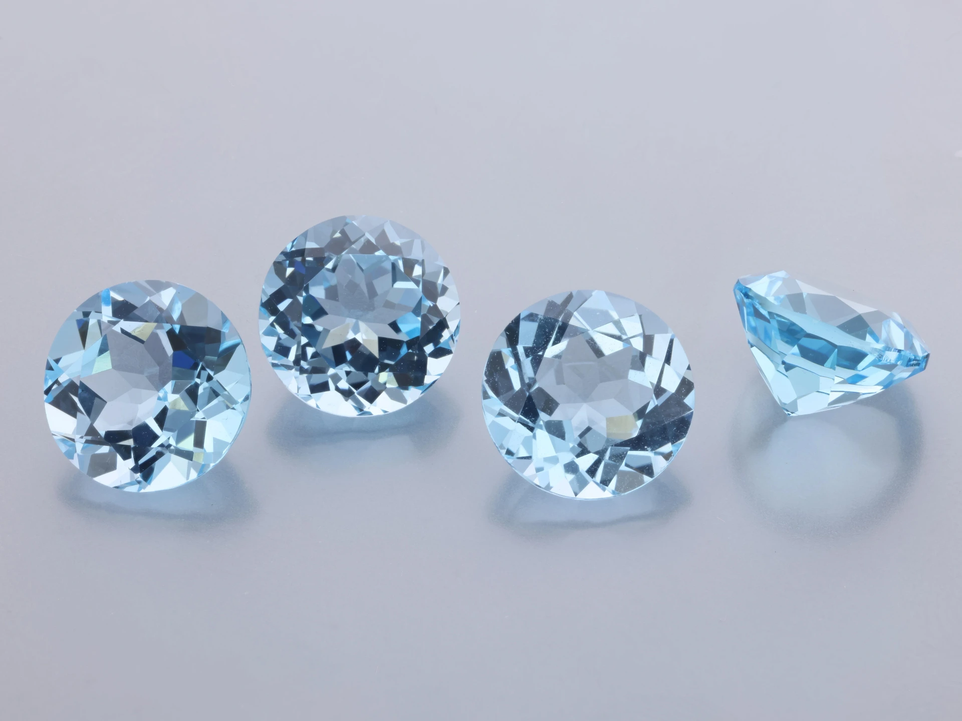 Topaz 9.50mm Round Light Blue