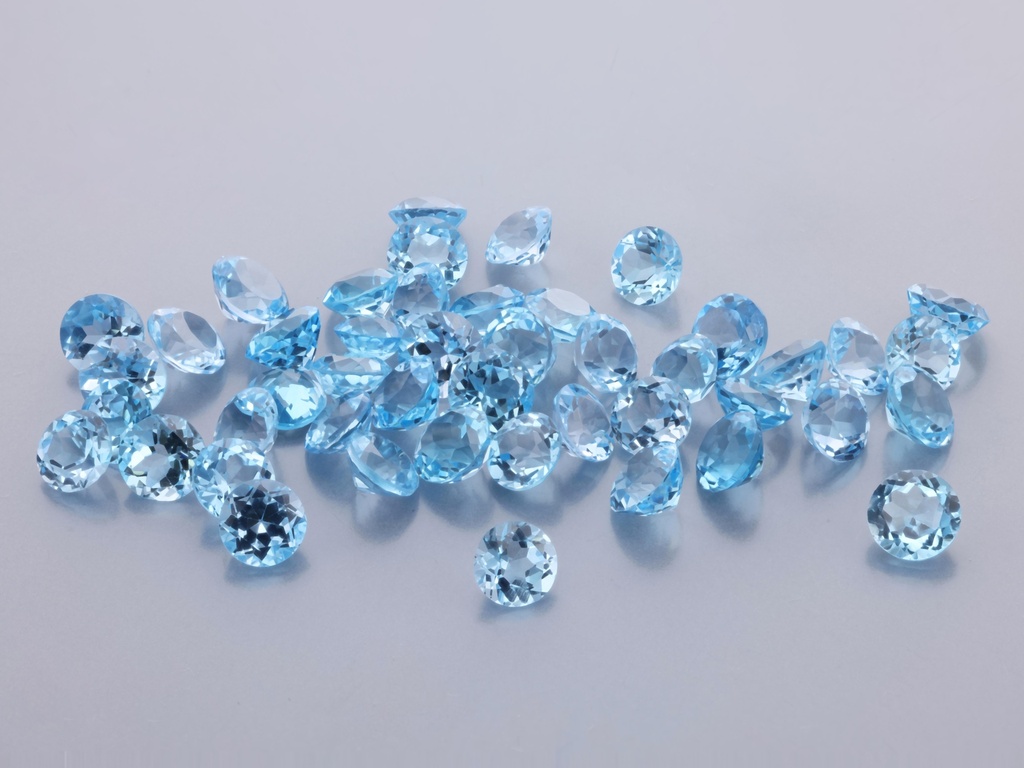 Topaz  3.75mm Round Medium Blue 