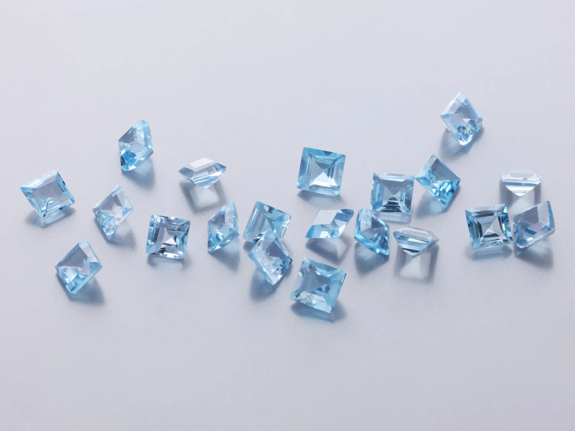 Topaz 2.00mm Carre Cut Medium Blue