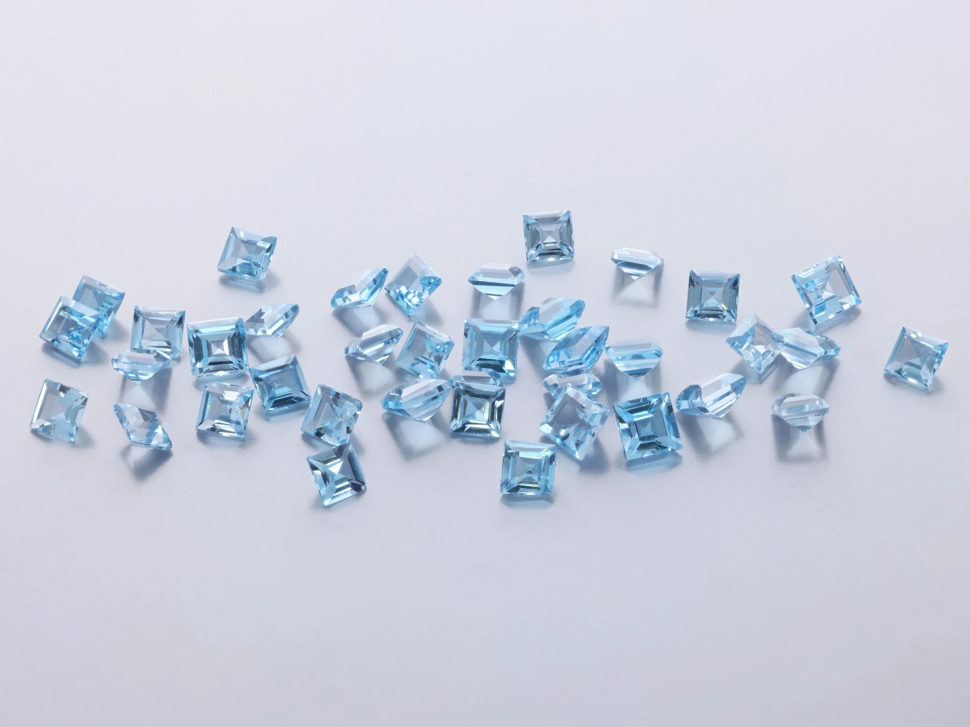 Topaz 2.50mm Carre Cut Medium Blue