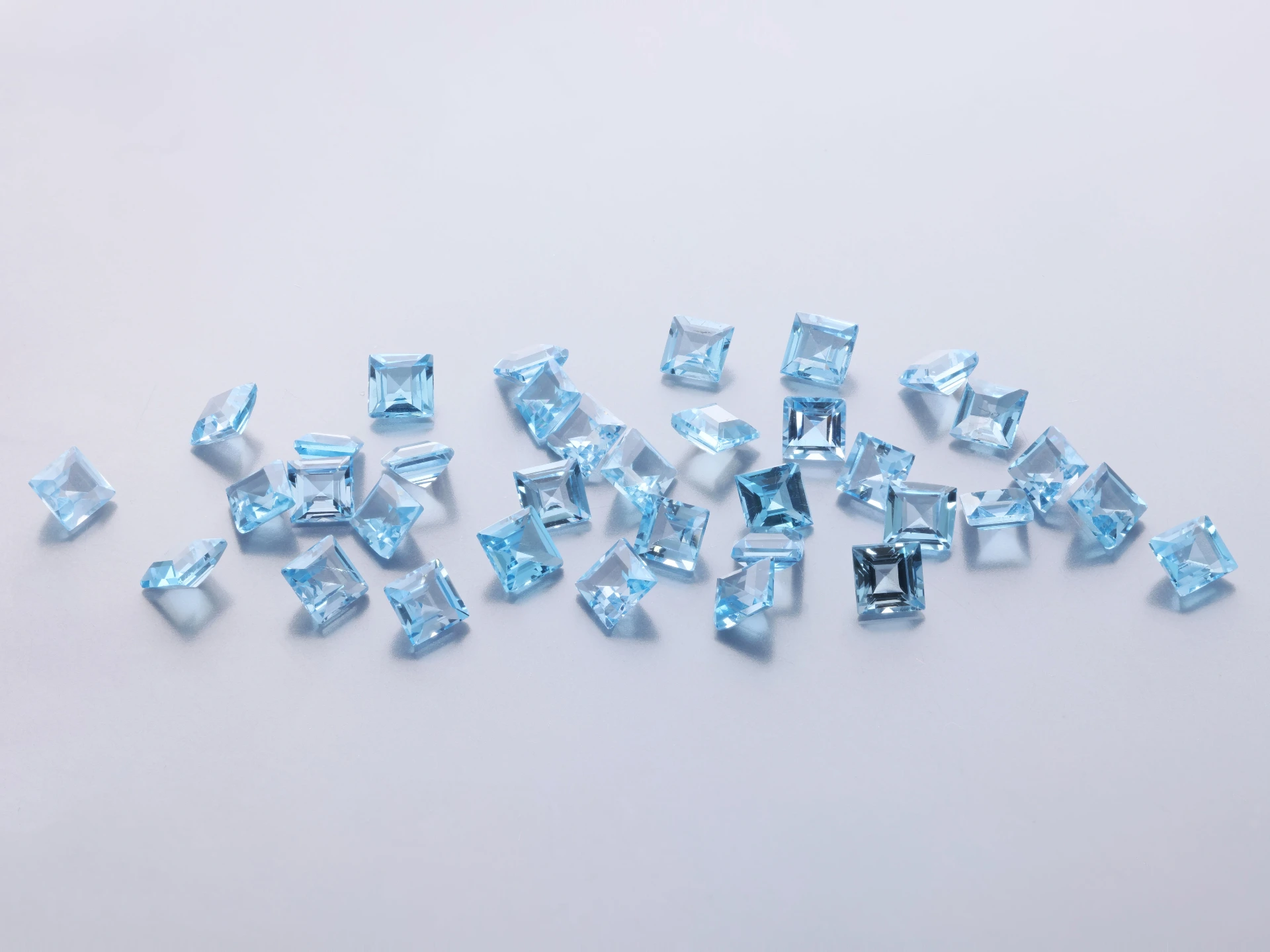Topaz 3.00mm Carre Cut Medium Blue