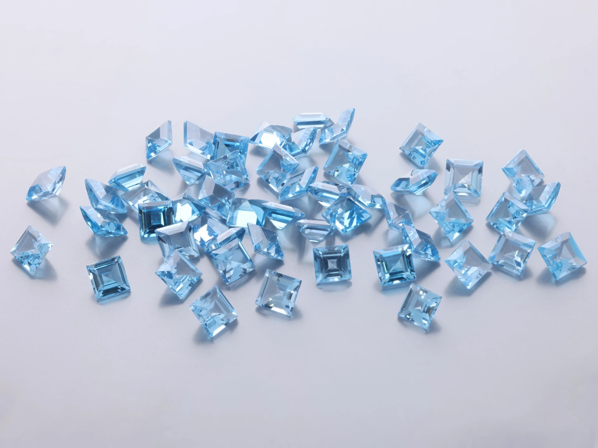 Topaz 3.50mm Carre Cut Medium Blue
