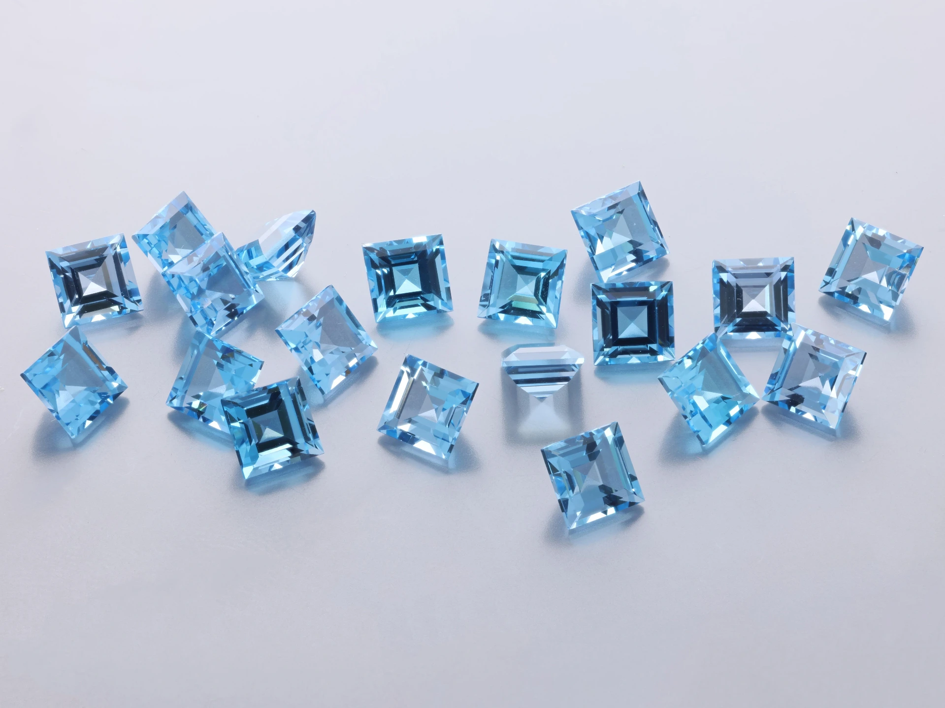 Topaz 4.50mm Carre Cut Medium Blue