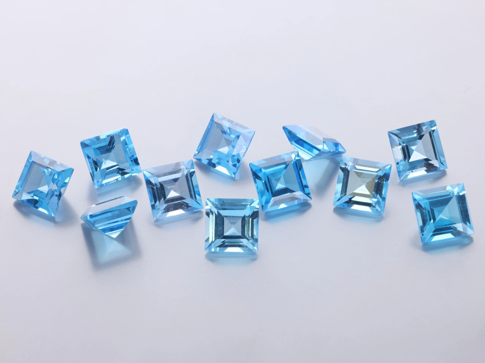 Topaz 6.00mm Carre Cut Medium Blue
