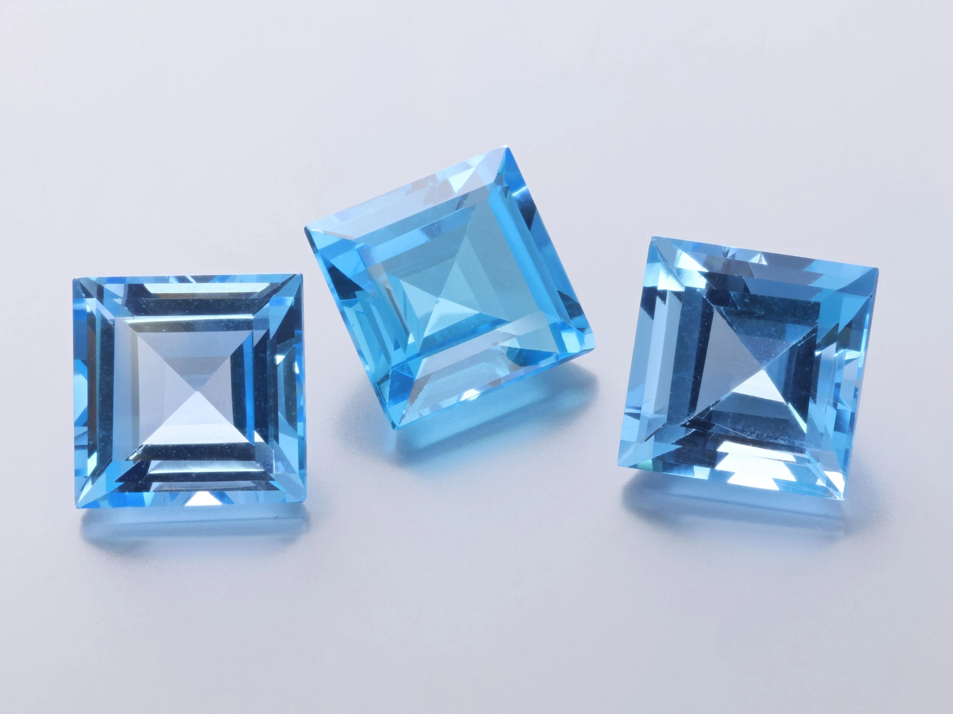Topaz 9.00mm Carre Cut Medium Blue
