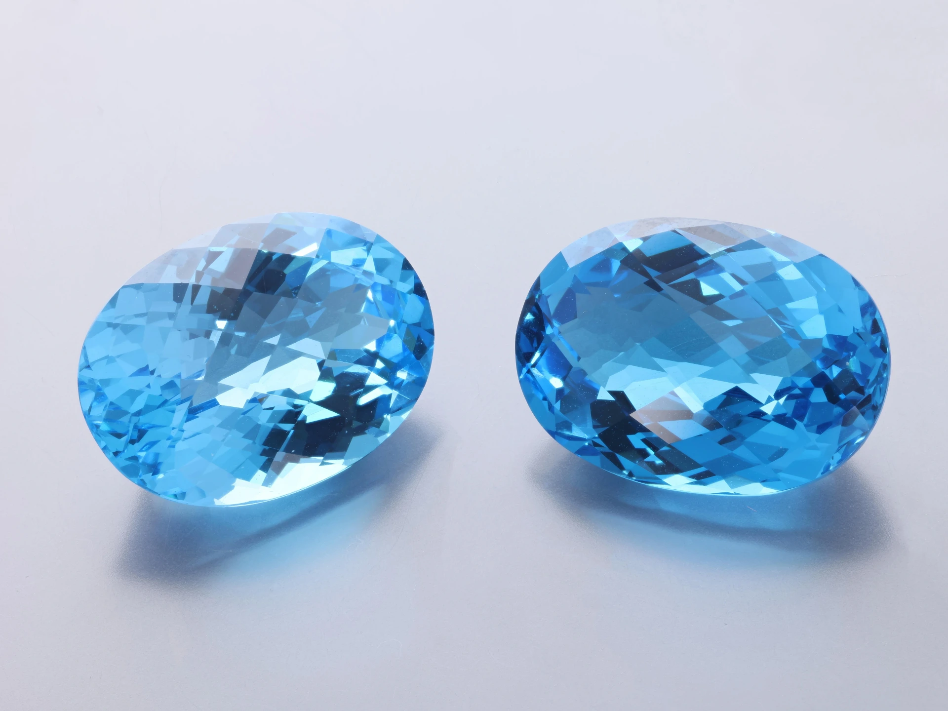 Topaz  18x13mm Oval Chequerboard Medium Blue 