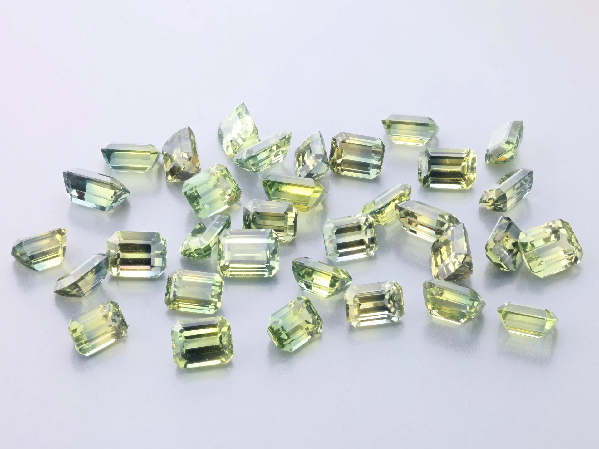 Parti Sapphire 4x3mm +/- Emerald Cut
