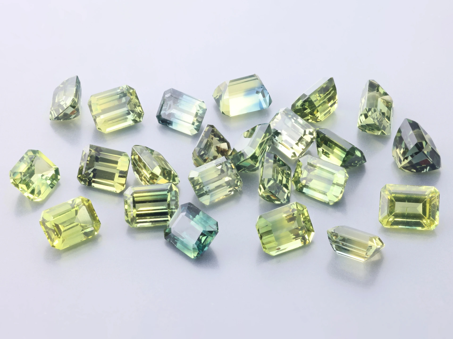 Parti Sapphire 5x4mm +/- Emerald Cut