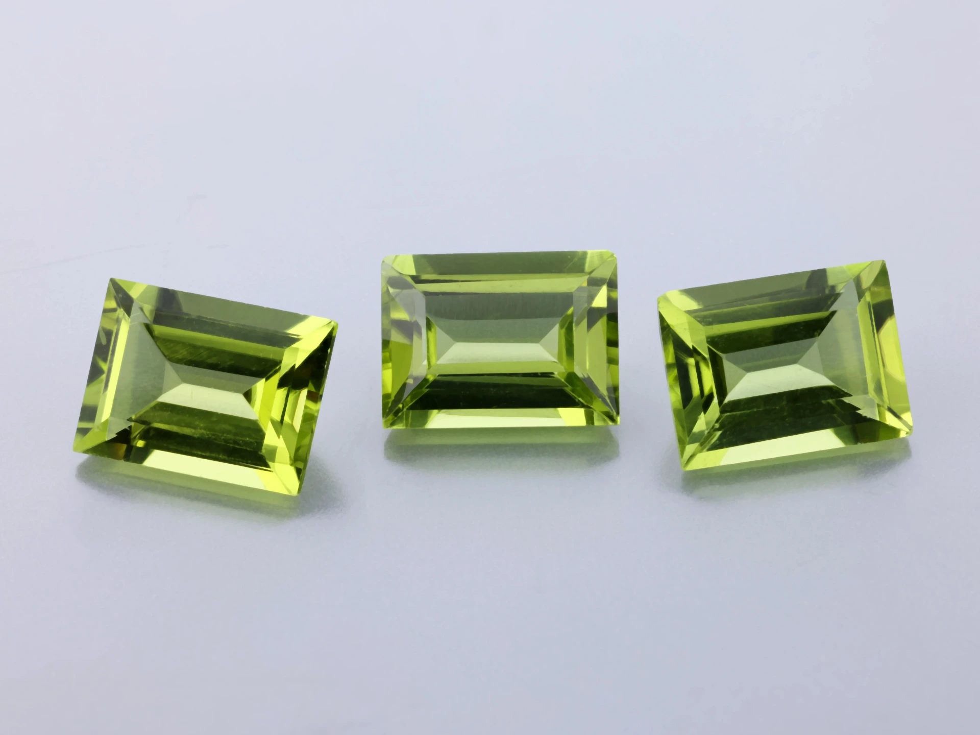 [PRBS0806] Peridot 8x6mm Baguette
