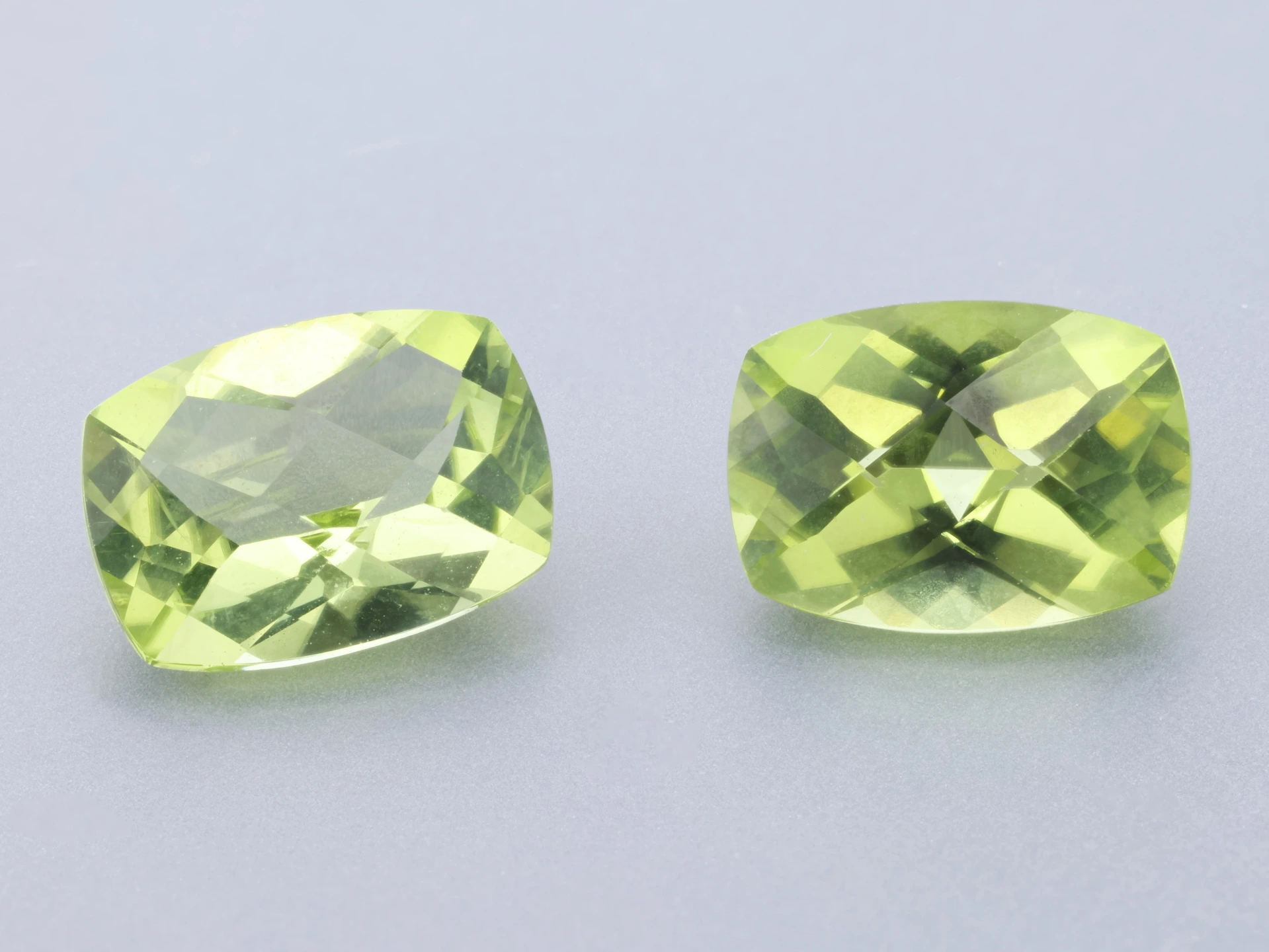 [PRAH0705] Peridot 7x5mm Cushion Chequerboard