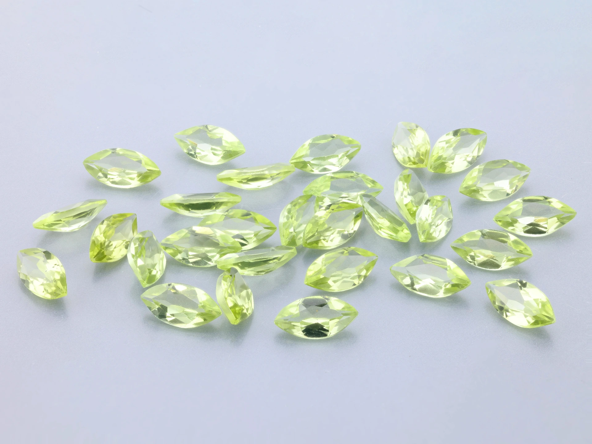 Peridot 6x3mm Marquise