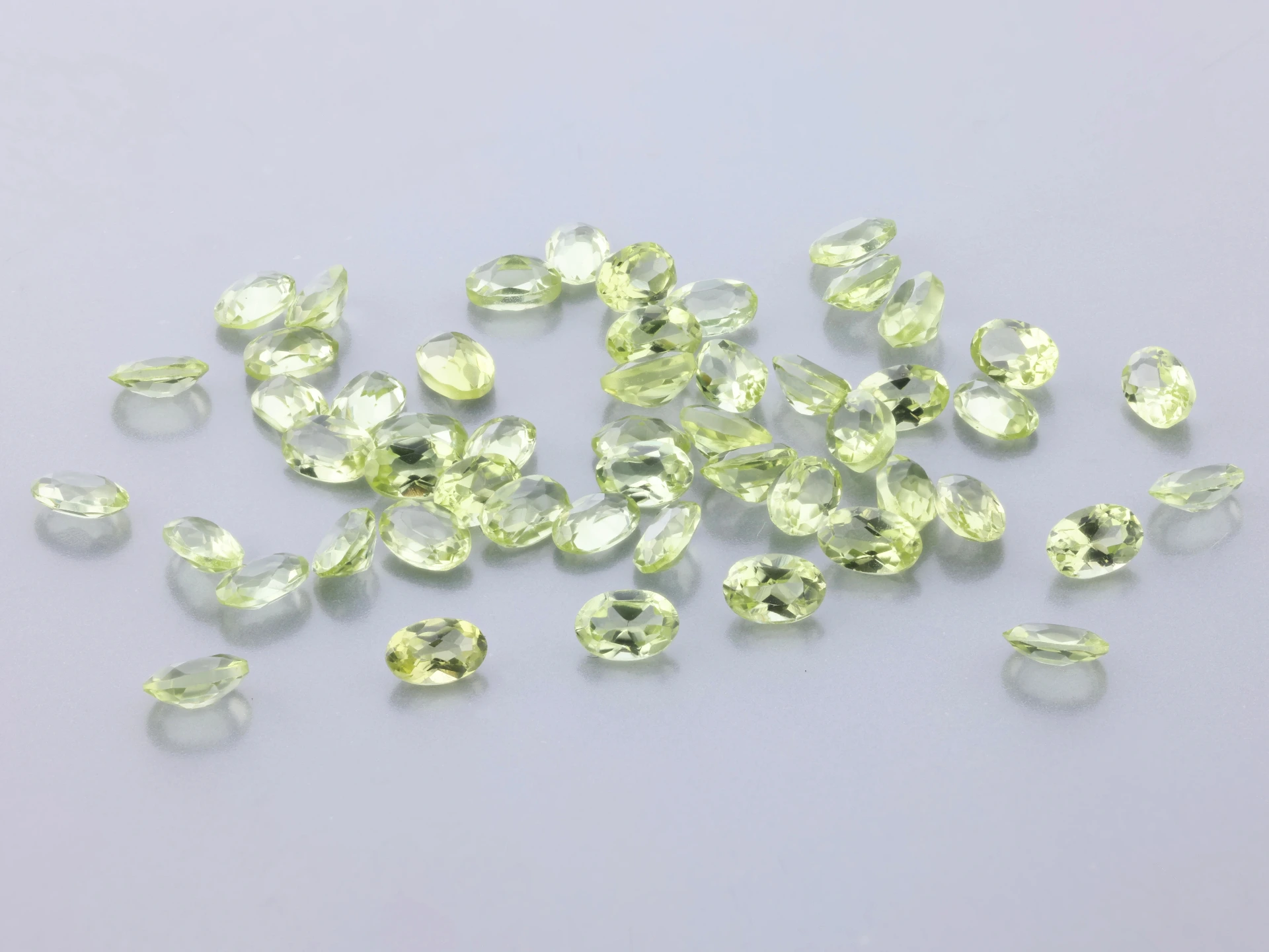 [PRVB0302] Peridot 3x2mm Oval
