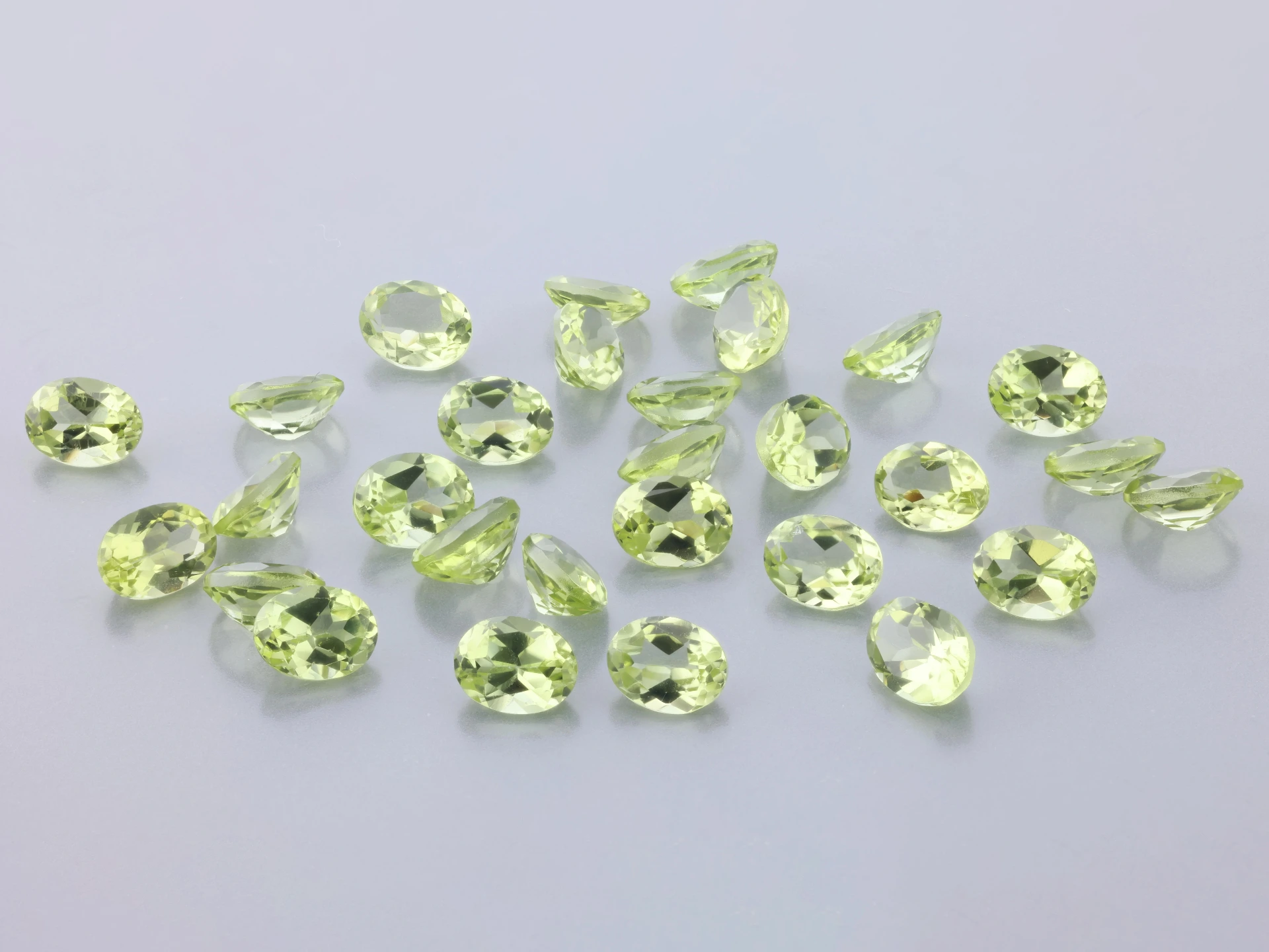 [PRVB0403] Peridot 4x3mm Oval