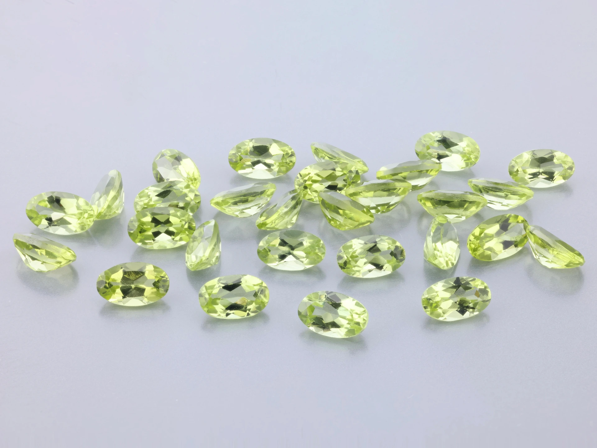 [PRVB0503] Peridot 5x3mm Oval