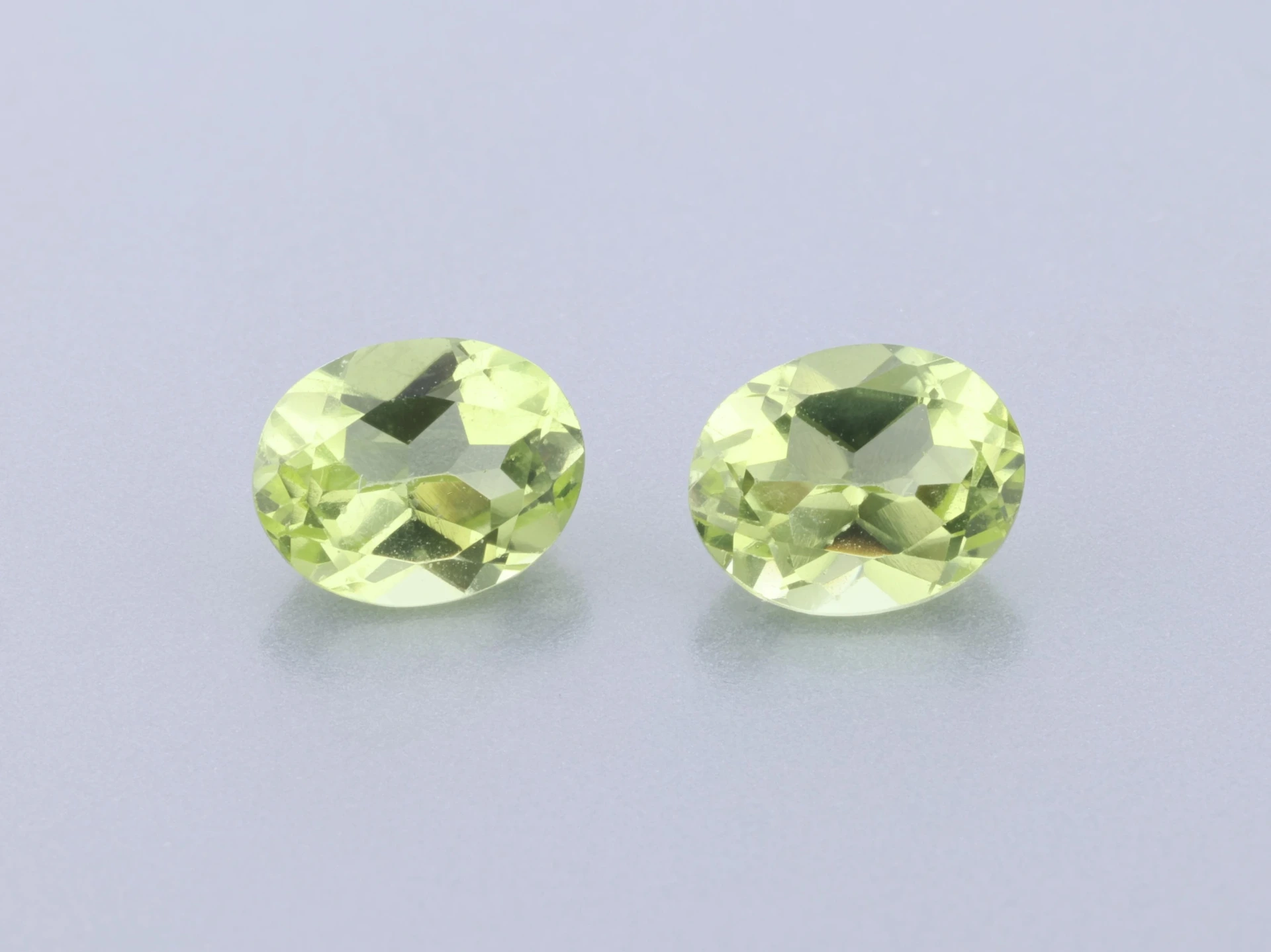 [PRVB0504] Peridot 5x4mm Oval