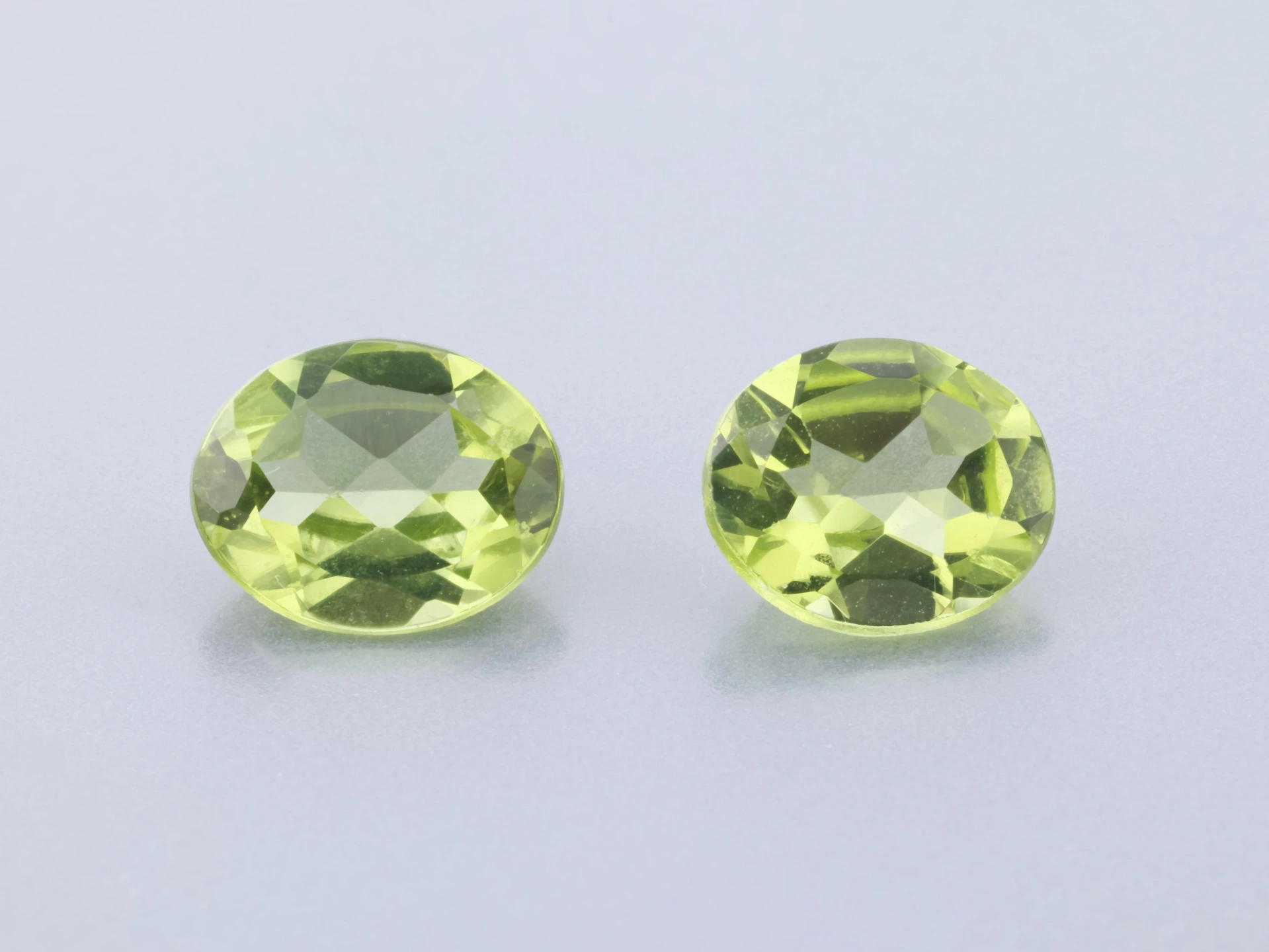 [PRVB0605] Peridot 6x5mm Oval