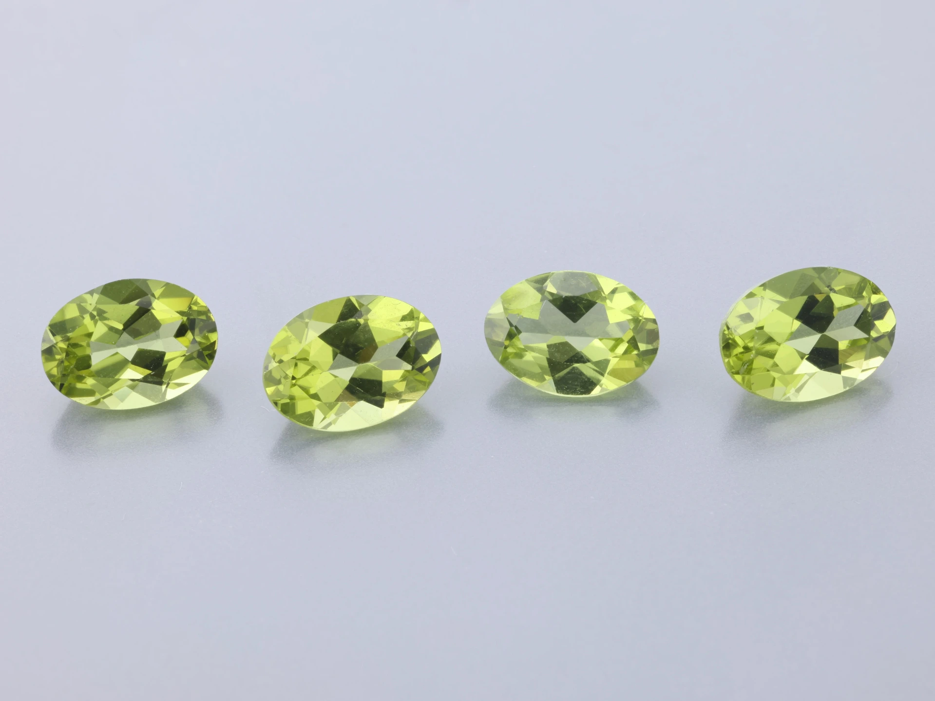 [PRVB0705] Peridot 7x5mm Oval