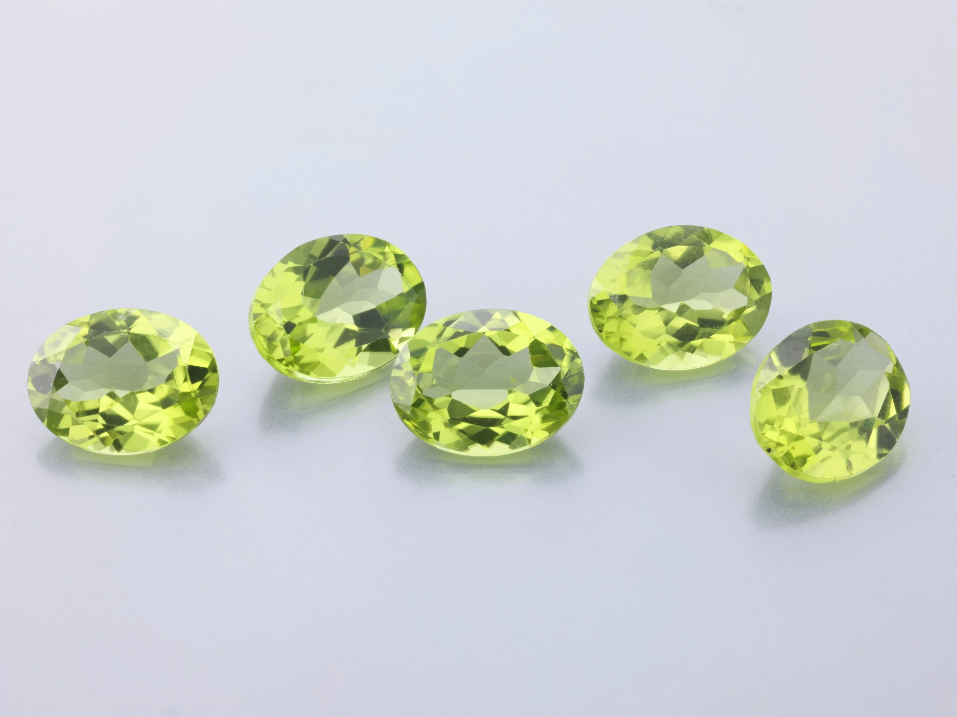 Peridot 9x7mm Oval
