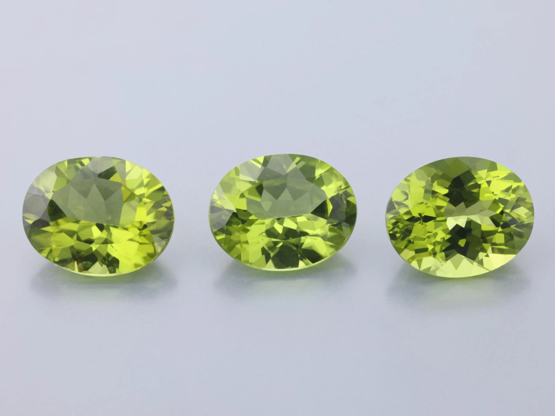 Peridot 10x8mm Oval