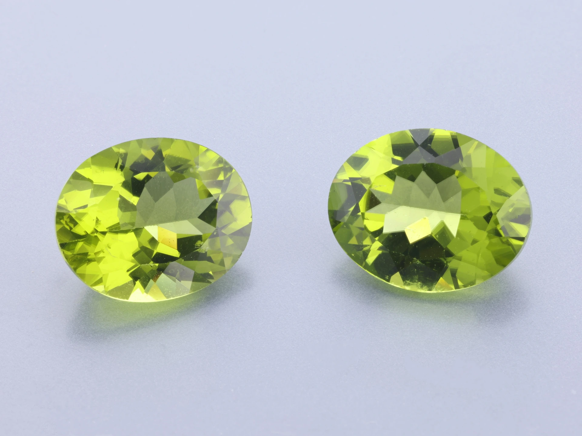 [PRVB1109] Peridot 11x9mm Oval
