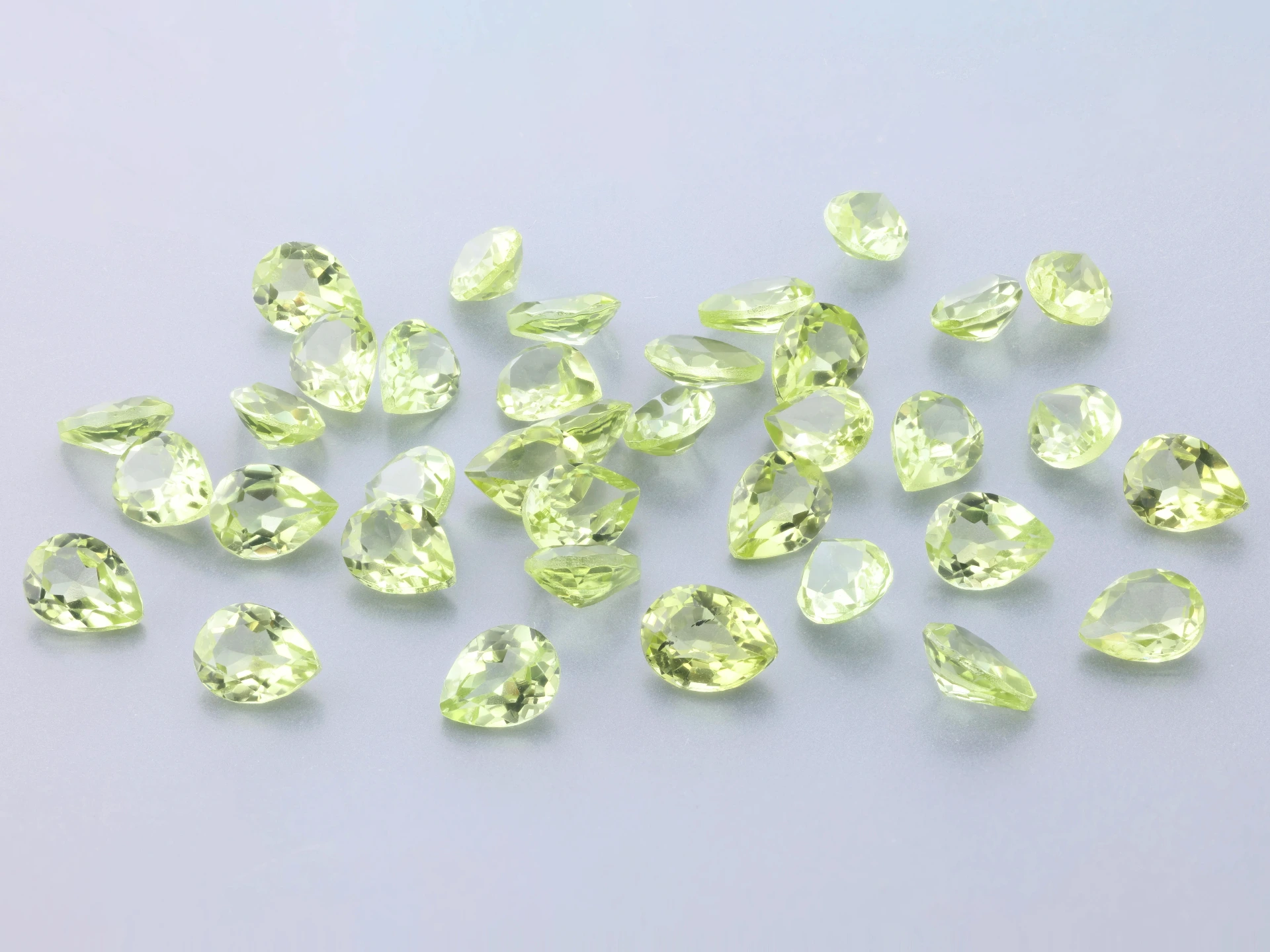 [PRPB0403] Peridot 4x3mm Pear Shape