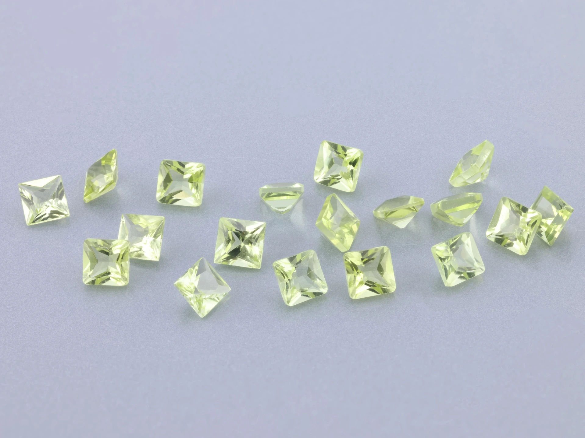 [PRQP0250] Peridot 2.50mm Princess Cut