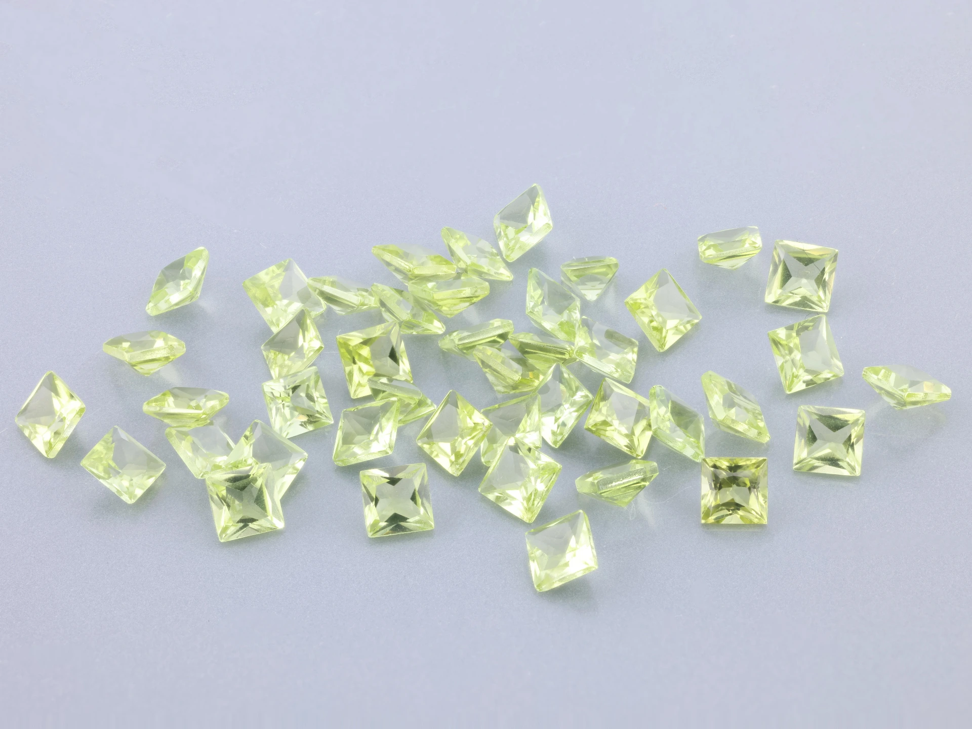 [PRQP0300] Peridot 3.00mm Princess Cut