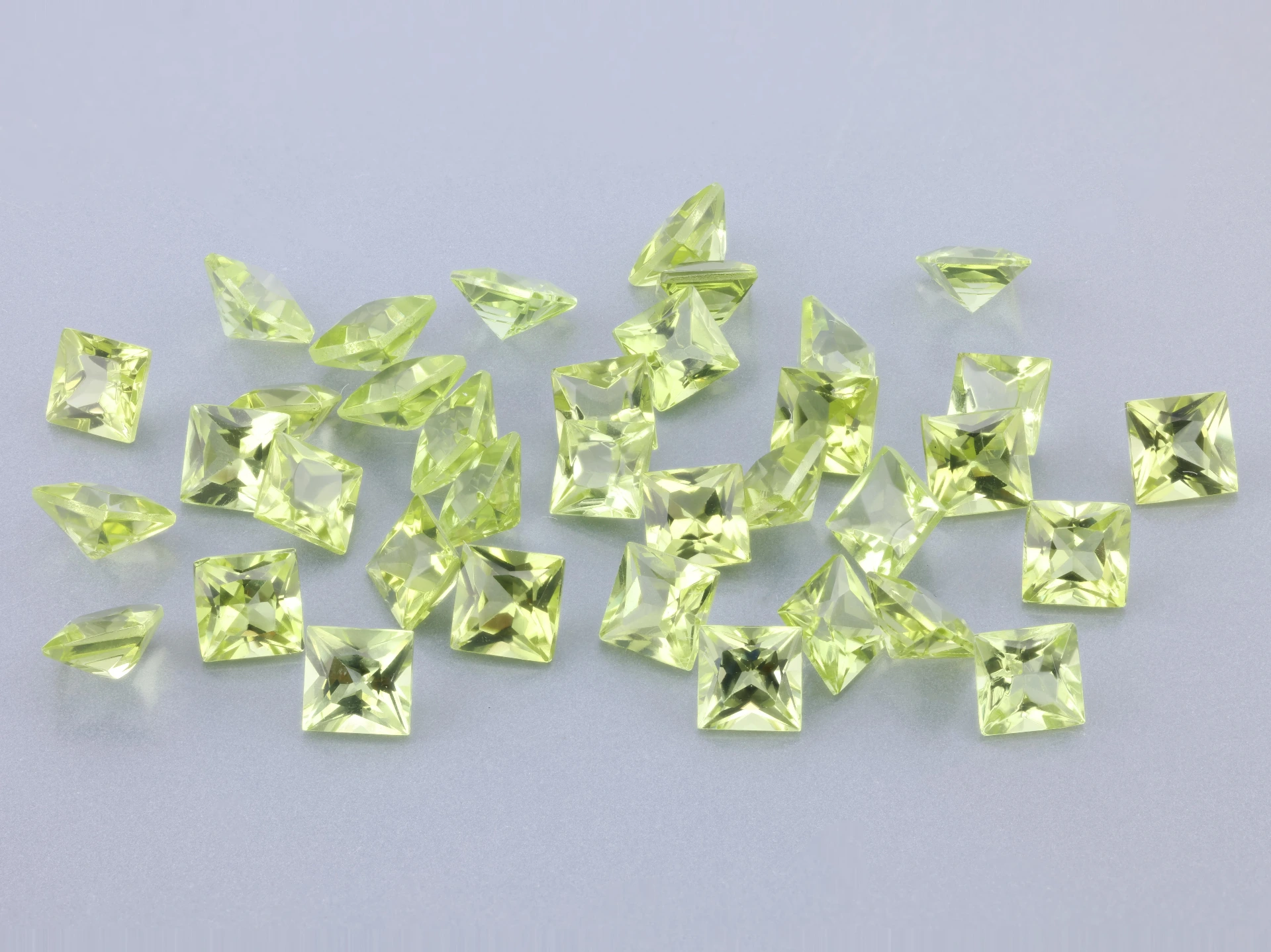 [PRQP0350] Peridot 3.50mm Princess Cut