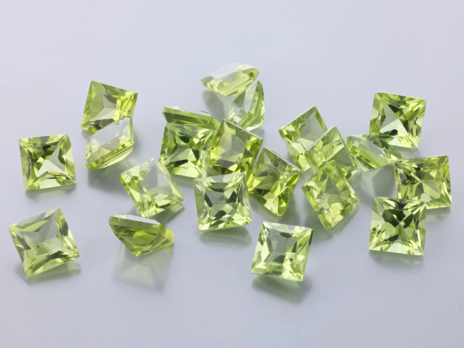 [PRQP0450] Peridot 4.50mm Princess Cut