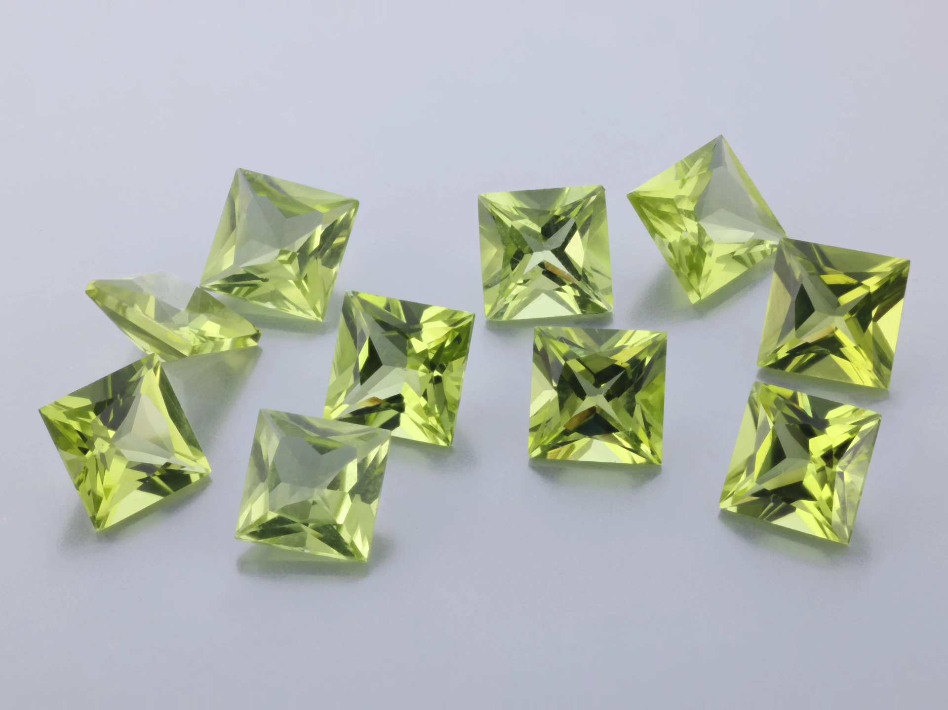 [PRQP0550] Peridot 5.50mm Princess Cut