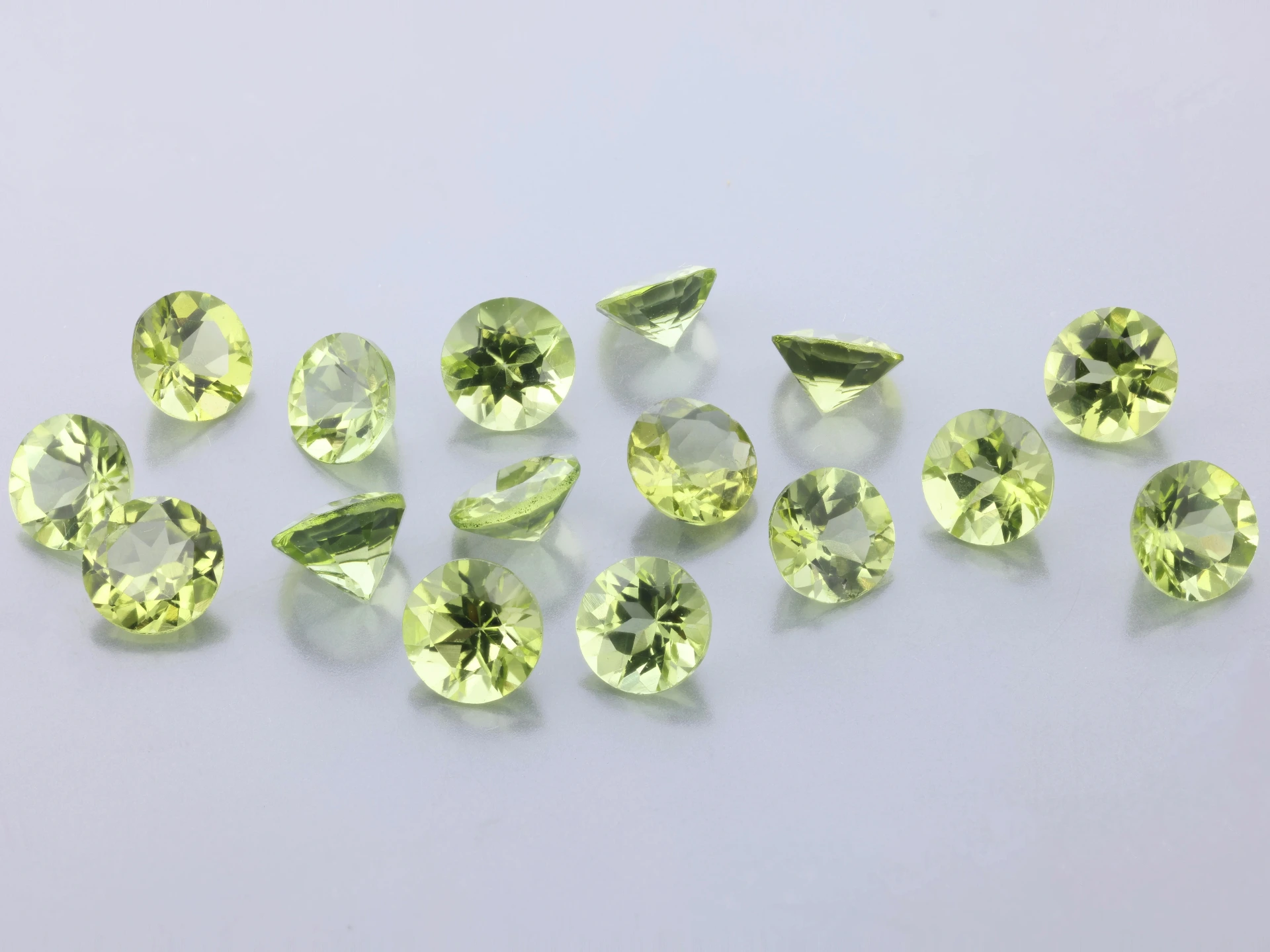 Peridot 5.00mm Round